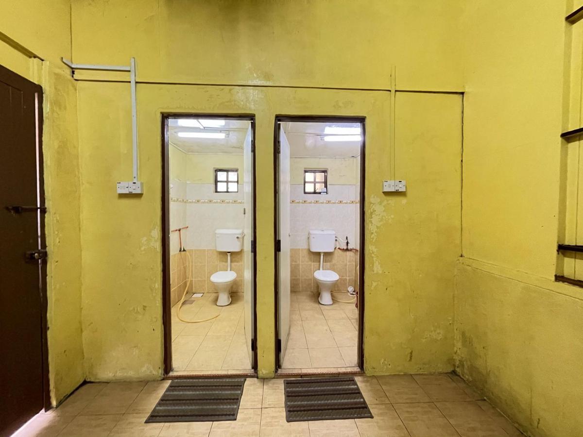 Aiza Homestay Opposite Abang Strawberry Taman Sedia Tanah Rata Zewnętrze zdjęcie