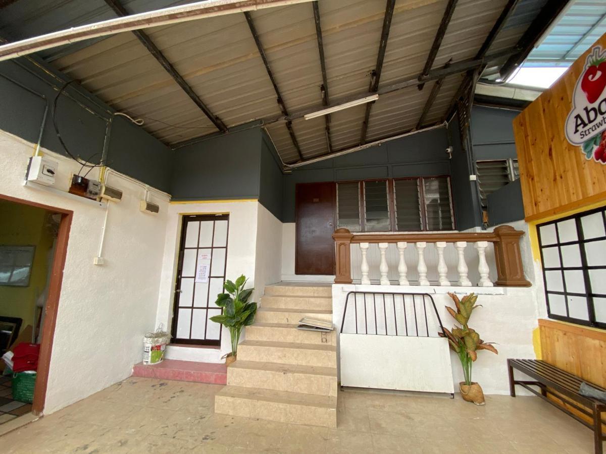 Aiza Homestay Opposite Abang Strawberry Taman Sedia Tanah Rata Zewnętrze zdjęcie