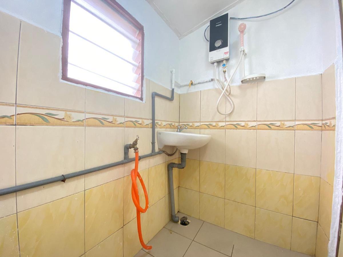 Aiza Homestay Opposite Abang Strawberry Taman Sedia Tanah Rata Zewnętrze zdjęcie