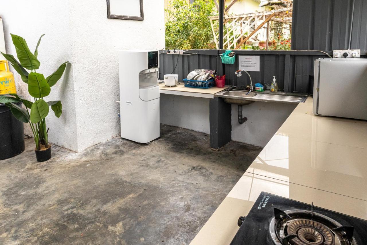 Aiza Homestay Opposite Abang Strawberry Taman Sedia Tanah Rata Zewnętrze zdjęcie