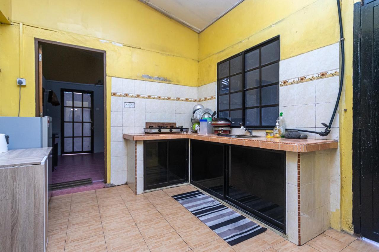 Aiza Homestay Opposite Abang Strawberry Taman Sedia Tanah Rata Zewnętrze zdjęcie