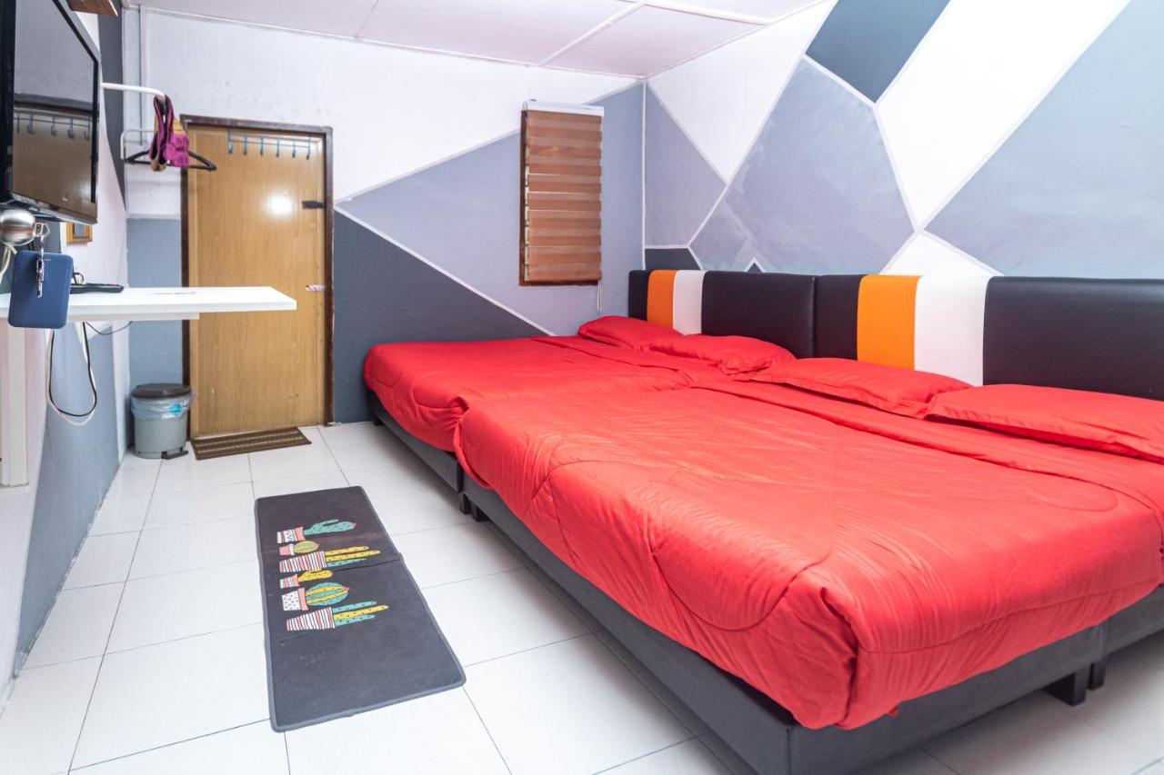 Aiza Homestay Opposite Abang Strawberry Taman Sedia Tanah Rata Zewnętrze zdjęcie