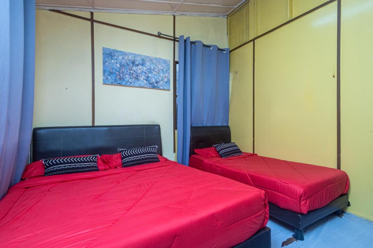Aiza Homestay Opposite Abang Strawberry Taman Sedia Tanah Rata Zewnętrze zdjęcie