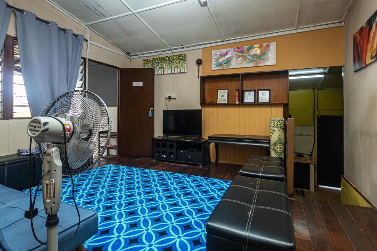 Aiza Homestay Opposite Abang Strawberry Taman Sedia Tanah Rata Zewnętrze zdjęcie