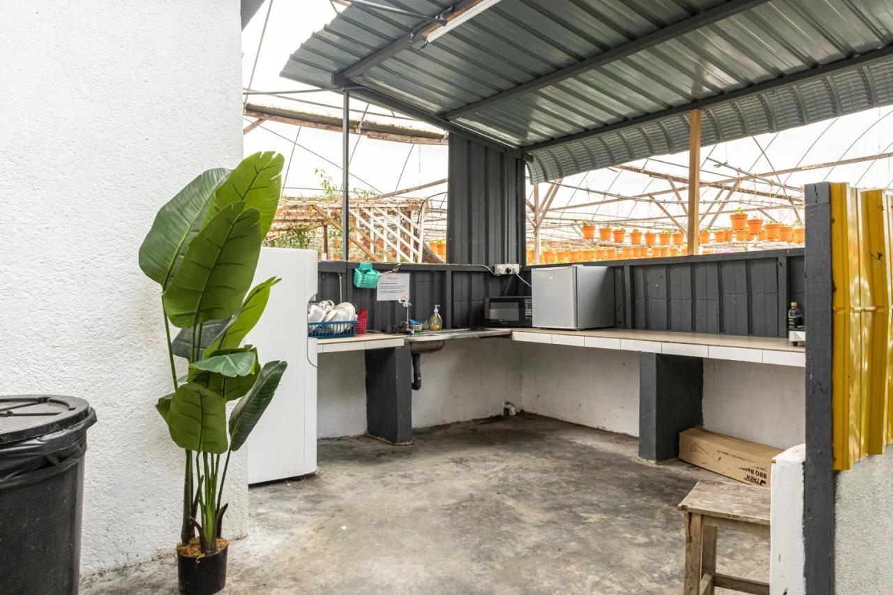 Aiza Homestay Opposite Abang Strawberry Taman Sedia Tanah Rata Zewnętrze zdjęcie