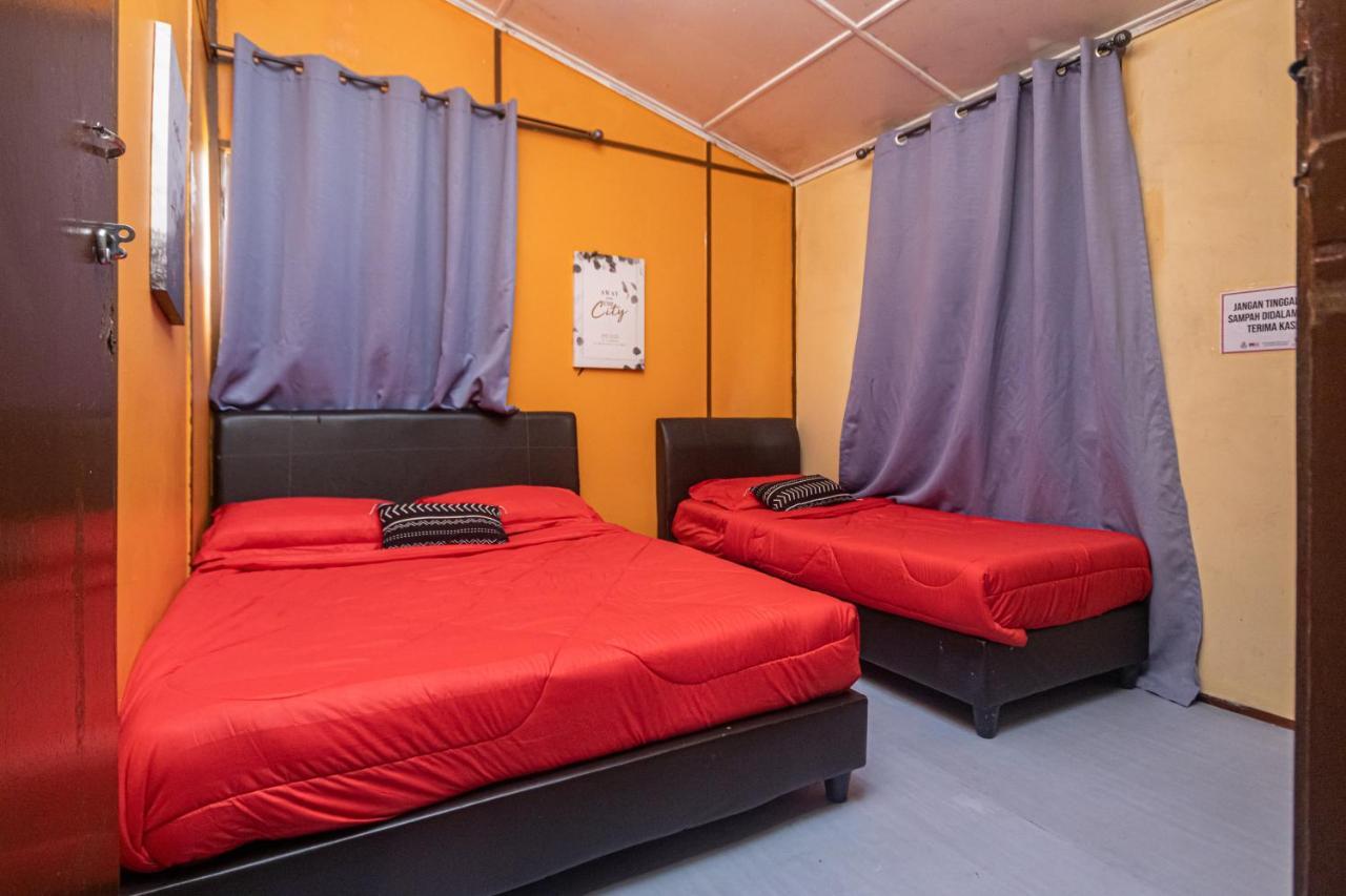 Aiza Homestay Opposite Abang Strawberry Taman Sedia Tanah Rata Zewnętrze zdjęcie
