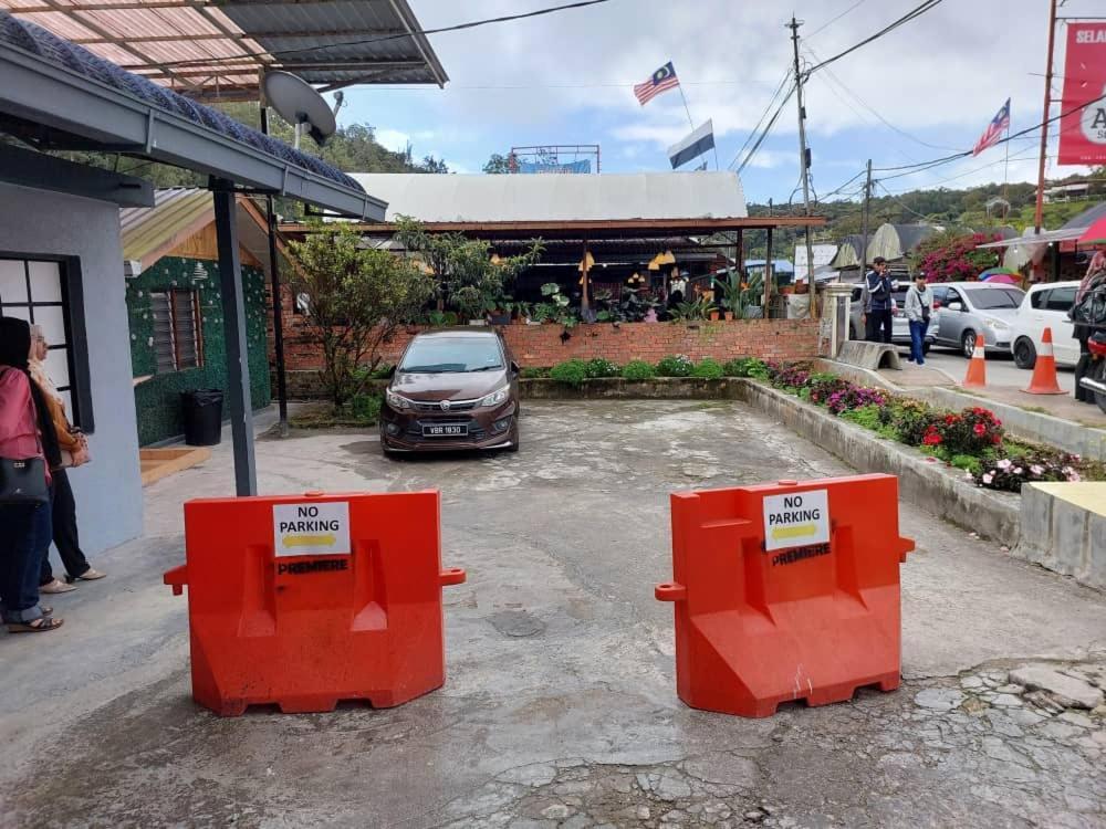 Aiza Homestay Opposite Abang Strawberry Taman Sedia Tanah Rata Zewnętrze zdjęcie
